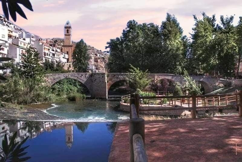 Apartamentos Los Robles Alcala del Jucar Zewnętrze zdjęcie
