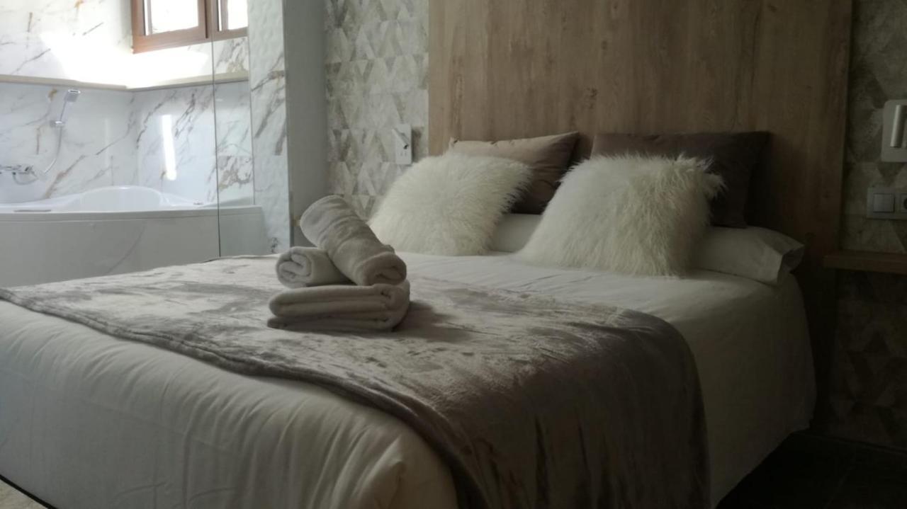 Apartamentos Los Robles Alcala del Jucar Zewnętrze zdjęcie