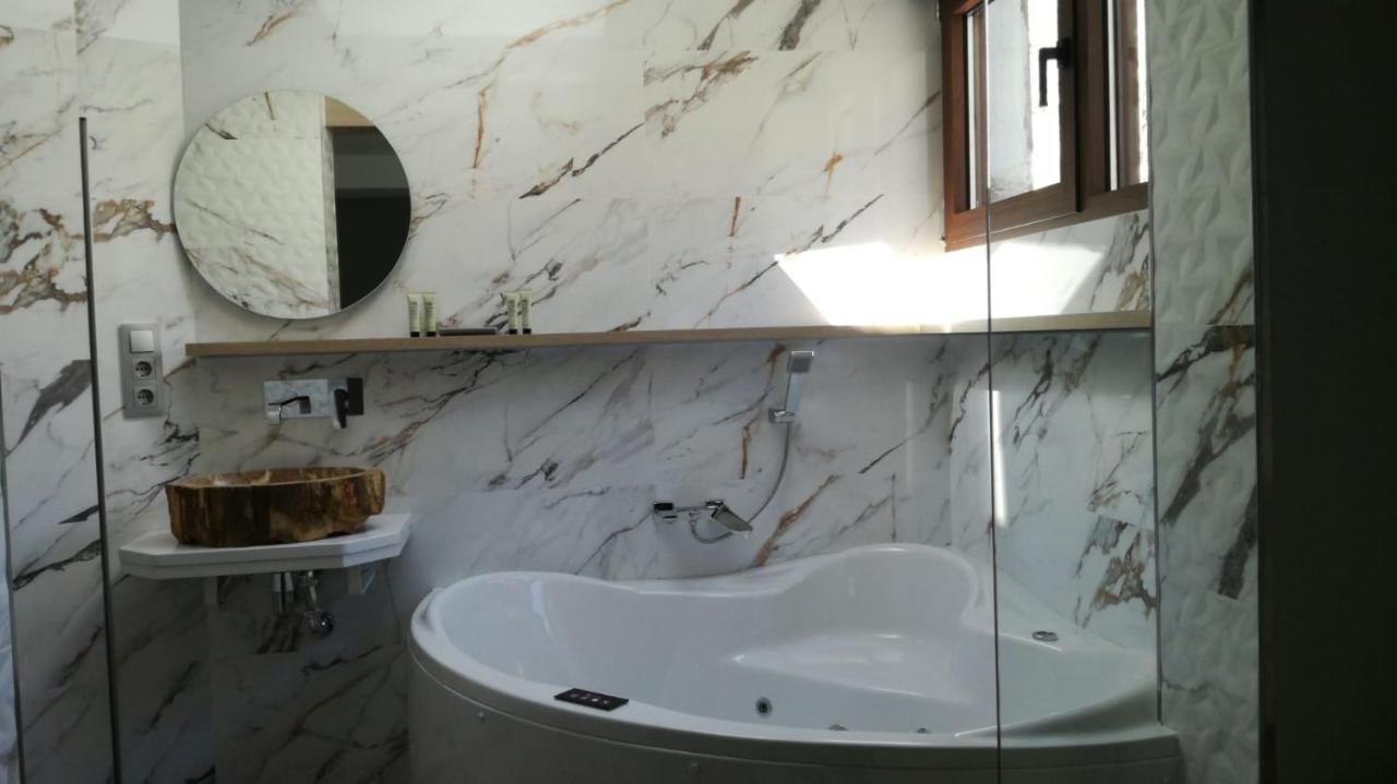 Apartamentos Los Robles Alcala del Jucar Zewnętrze zdjęcie