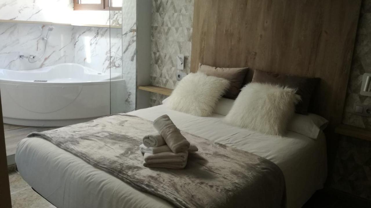 Apartamentos Los Robles Alcala del Jucar Zewnętrze zdjęcie