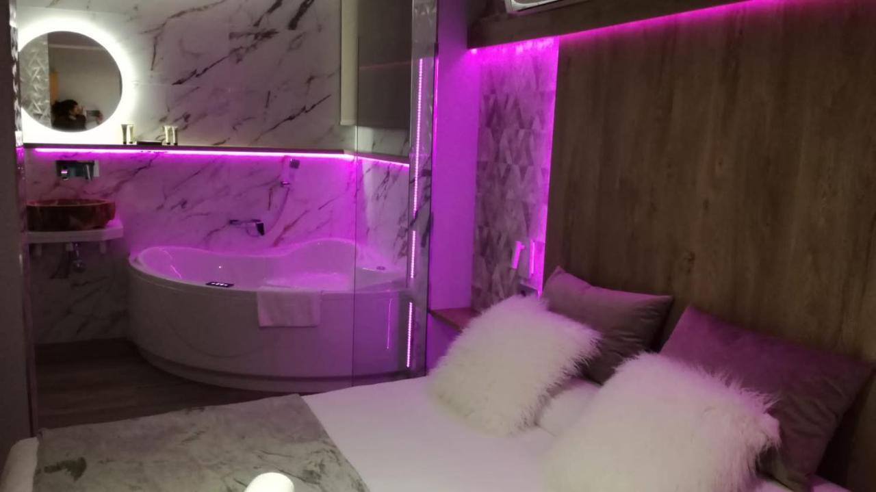 Apartamentos Los Robles Alcala del Jucar Zewnętrze zdjęcie