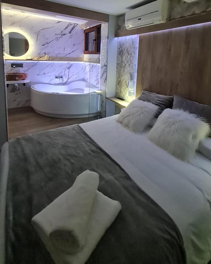 Apartamentos Los Robles Alcala del Jucar Zewnętrze zdjęcie