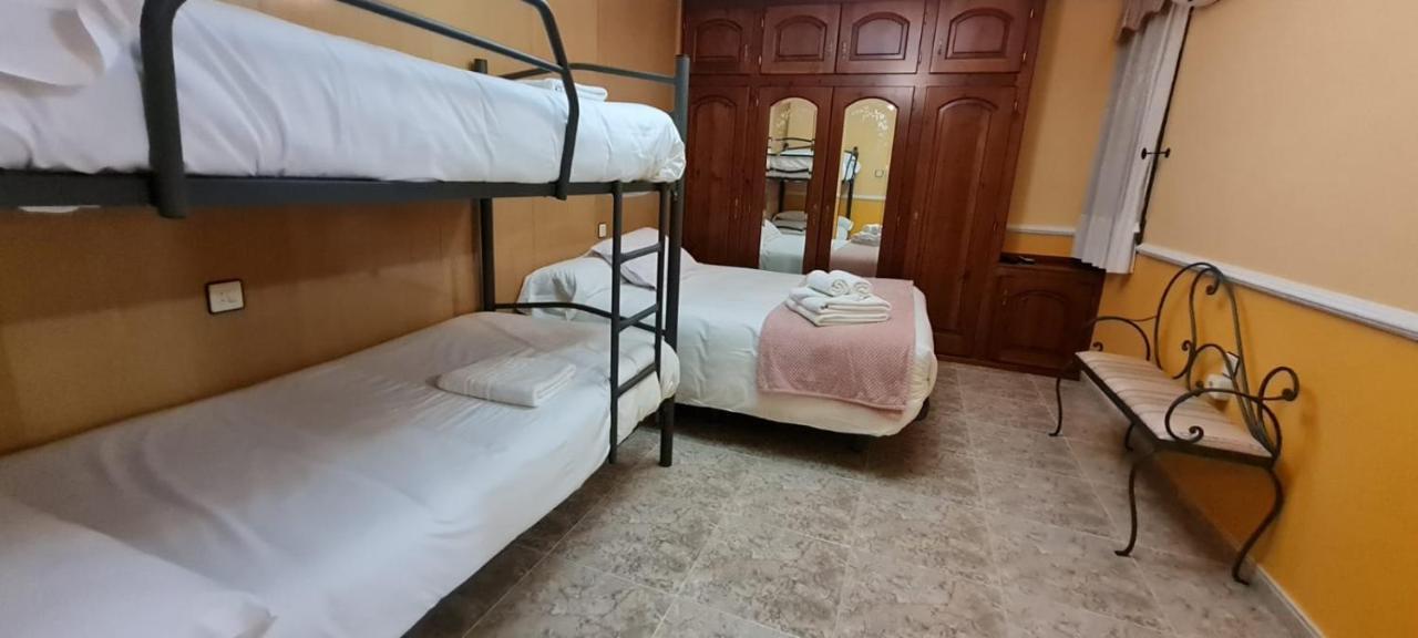 Apartamentos Los Robles Alcala del Jucar Zewnętrze zdjęcie