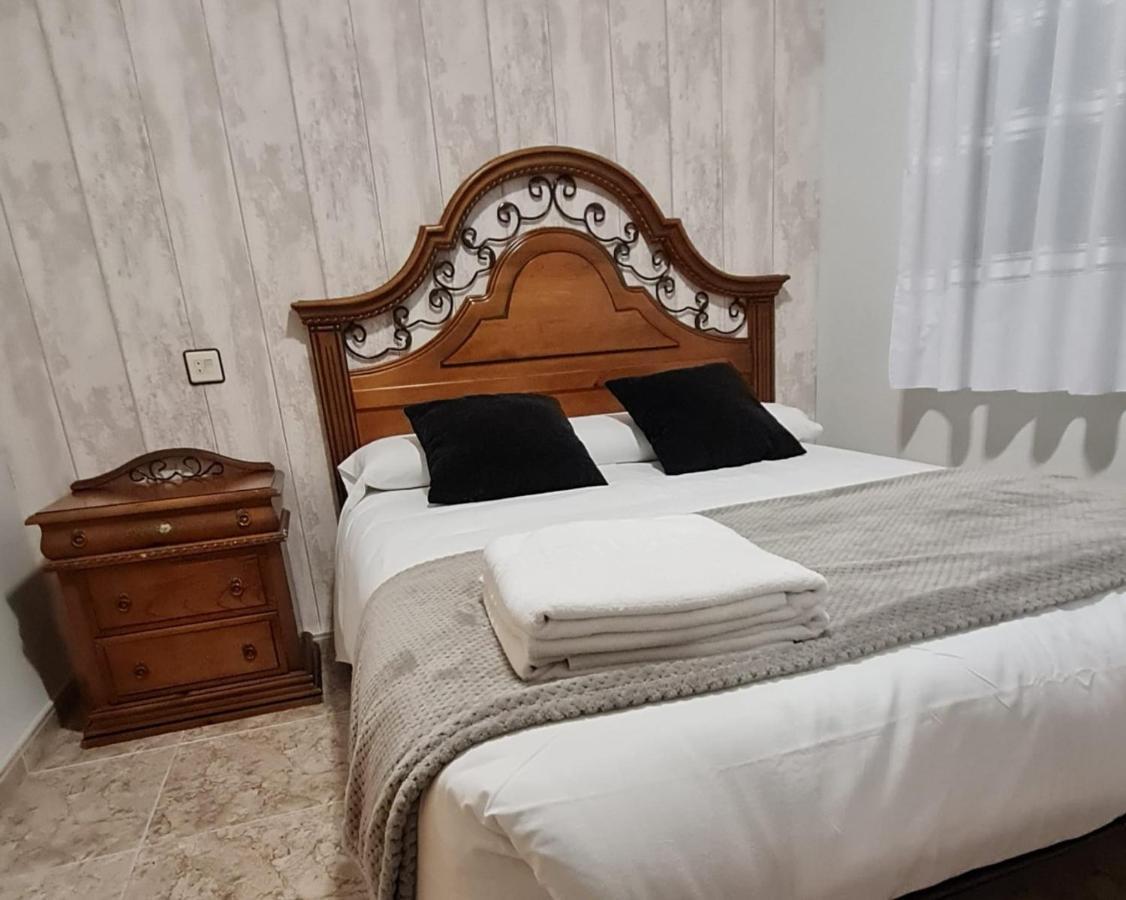 Apartamentos Los Robles Alcala del Jucar Zewnętrze zdjęcie